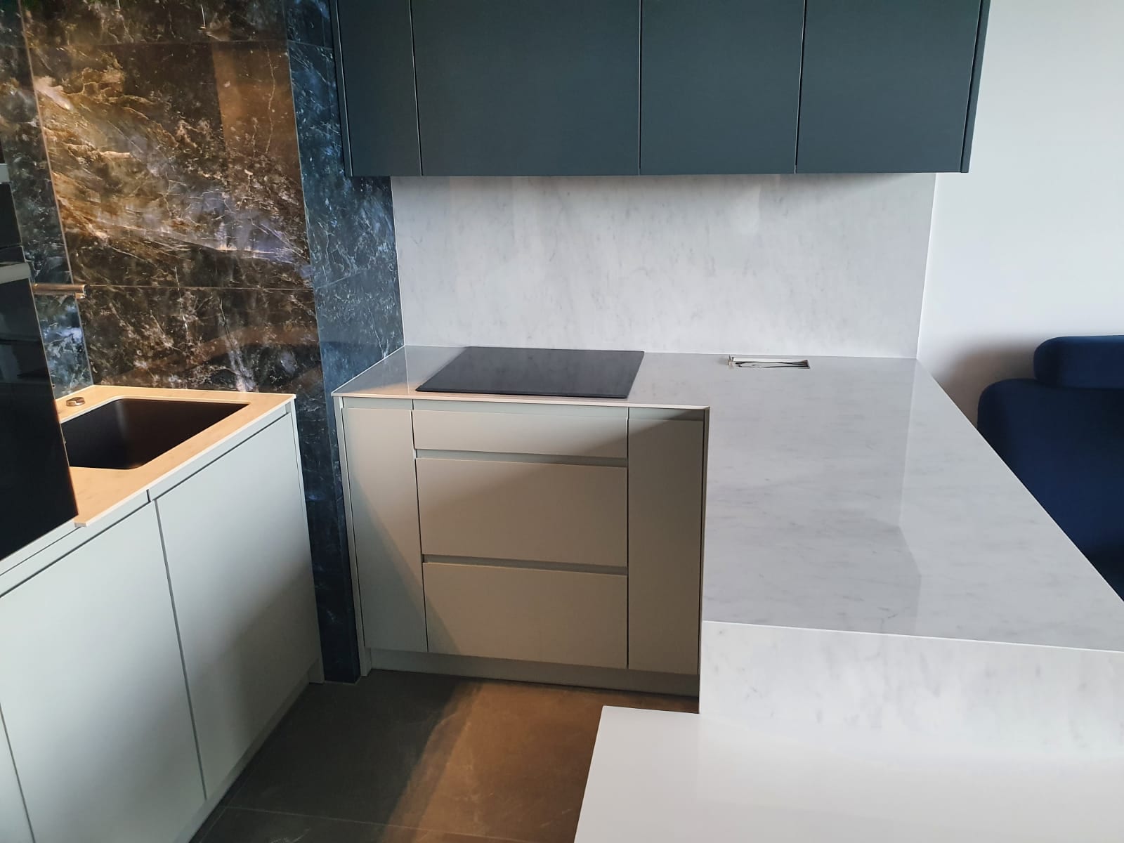 Blat ze spieku kwarcowego 13 — Spiek kwarcowy, realizacja GRES DESIGN, Częstochowa