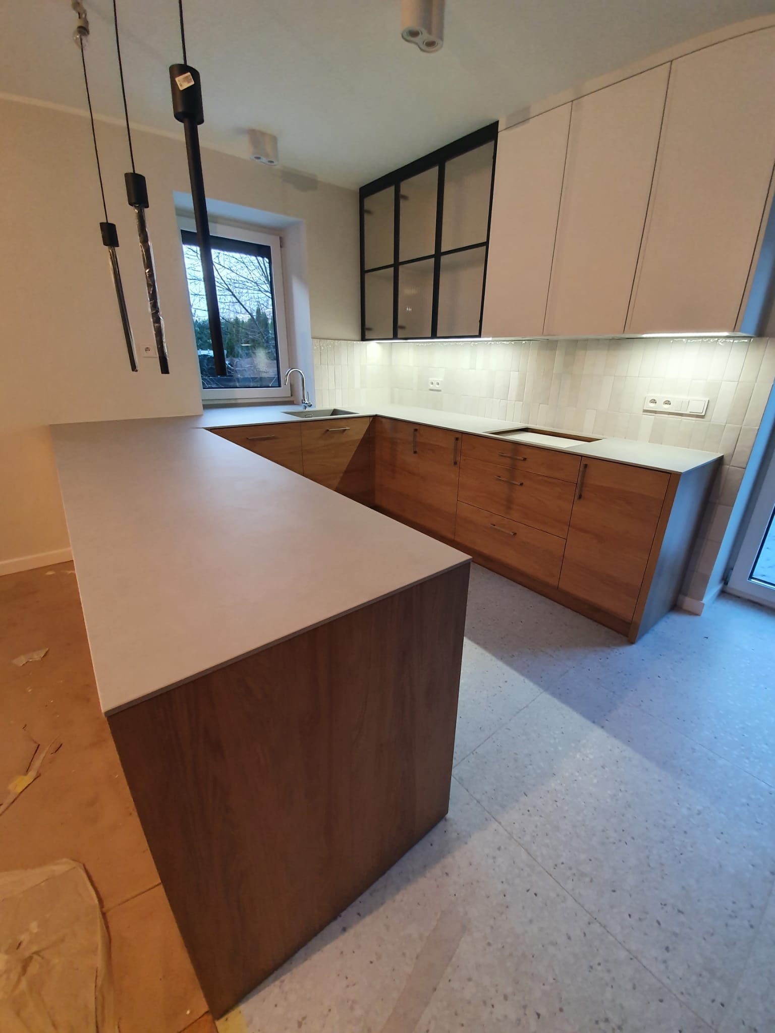 Blat ze spieku kwarcowego 14 — Spiek kwarcowy, realizacja GRES DESIGN, Częstochowa