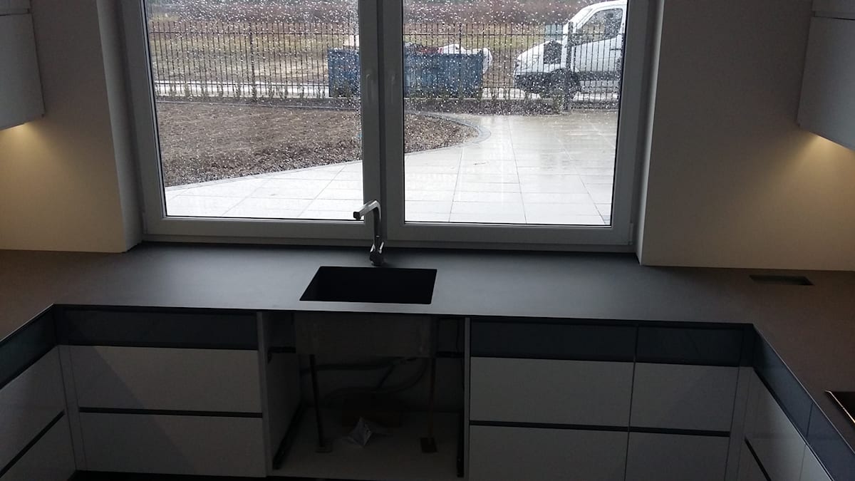 Blat ze spieku kwarcowego 31 — Spiek kwarcowy, realizacja GRES DESIGN, Częstochowa