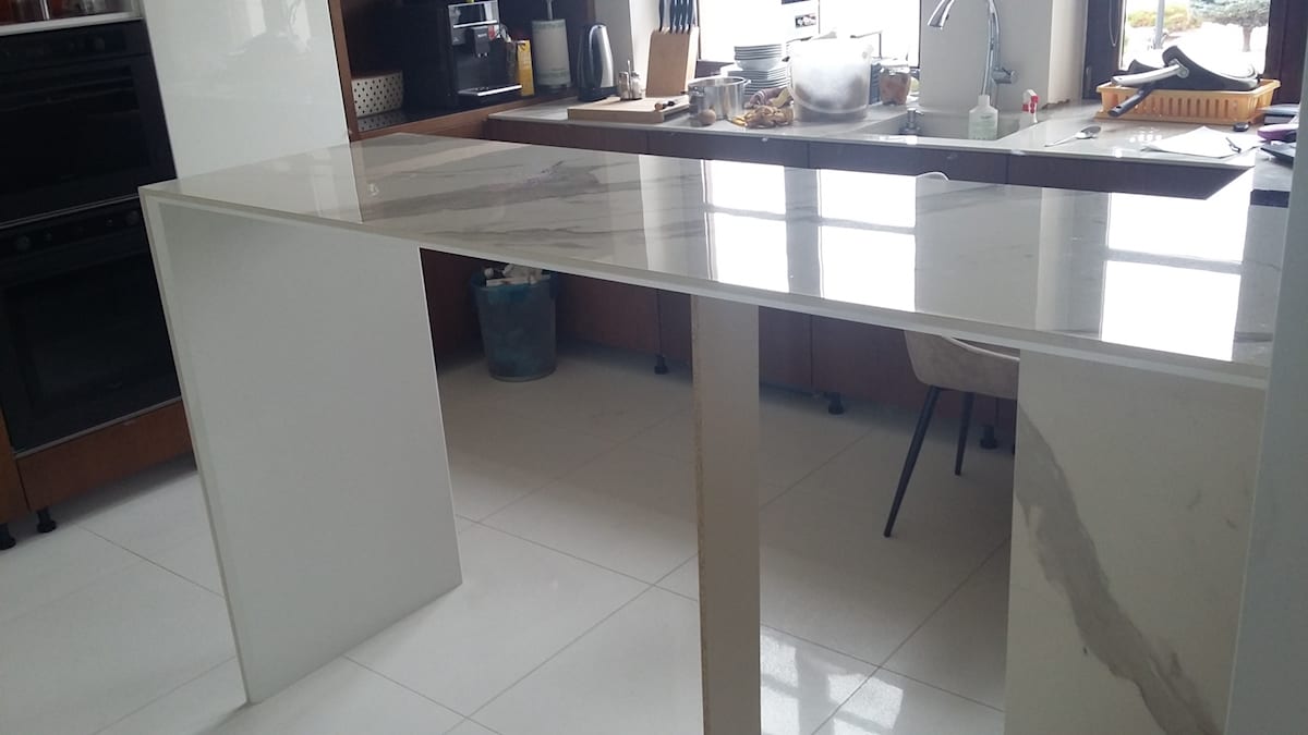 Blat ze spieku kwarcowego 38 — Spiek kwarcowy, realizacja GRES DESIGN, Częstochowa