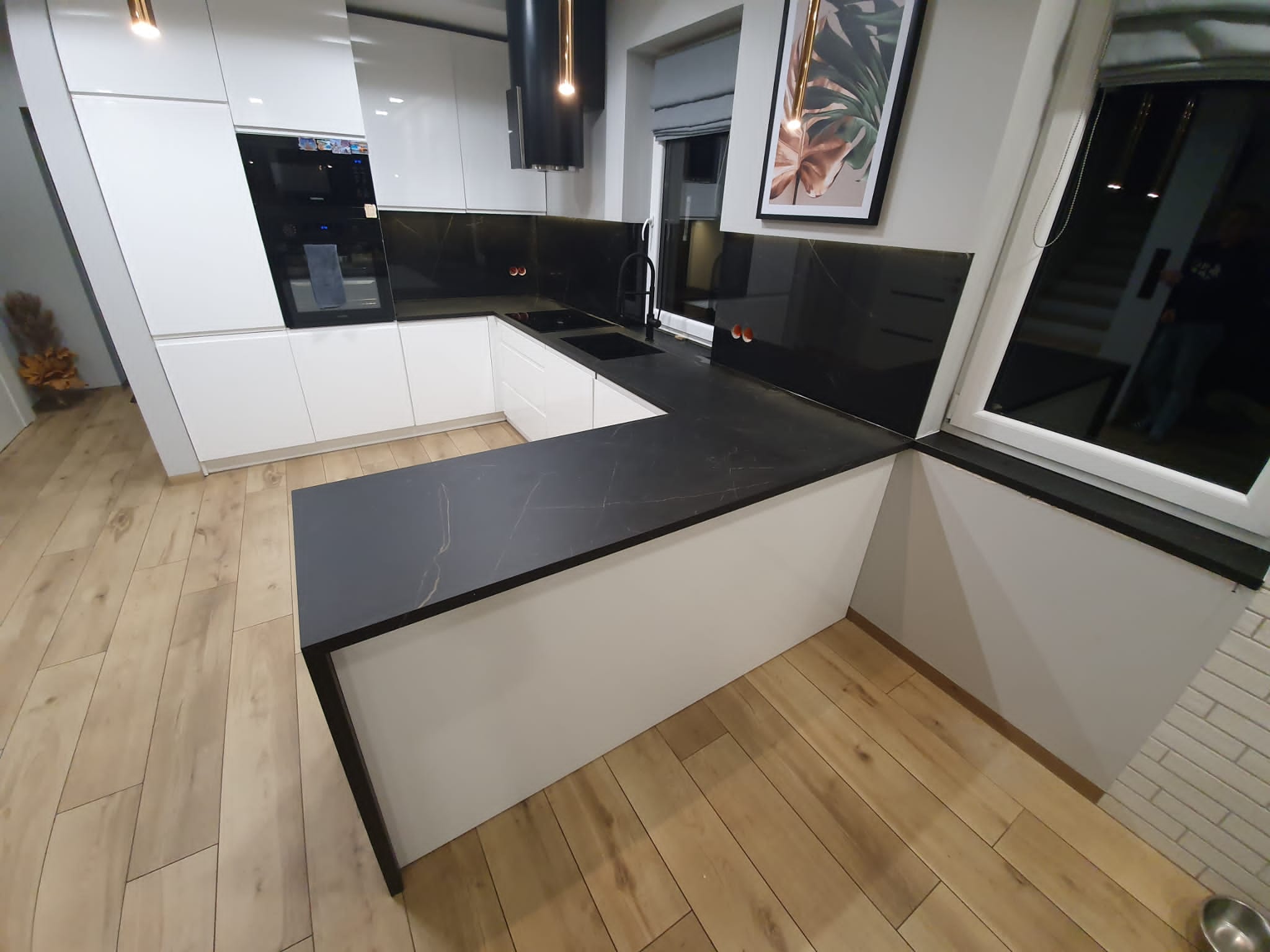 Blat ze spieku kwarcowego 8 — Spiek kwarcowy, realizacja GRES DESIGN, Częstochowa