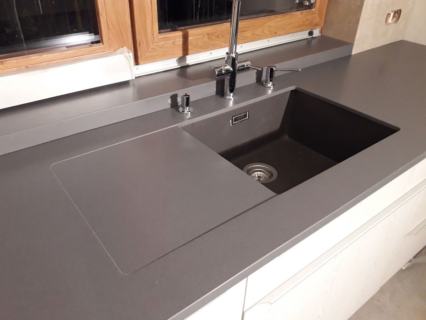 Realizacja kuchni 9 — Spiek kwarcowy, realizacja GRES DESIGN, Częstochowa