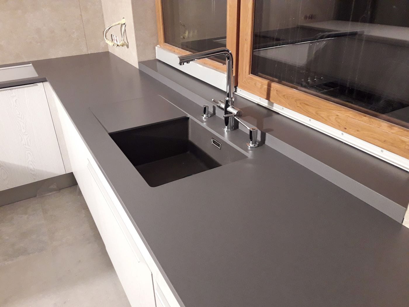 Realizacja kuchni 4 — Spiek kwarcowy, realizacja GRES DESIGN, Częstochowa