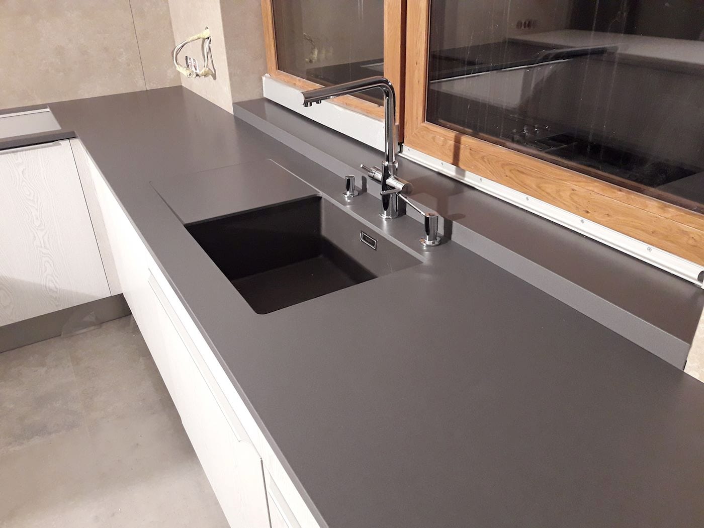 Realizacja kuchni 3 — Spiek kwarcowy, realizacja GRES DESIGN, Częstochowa